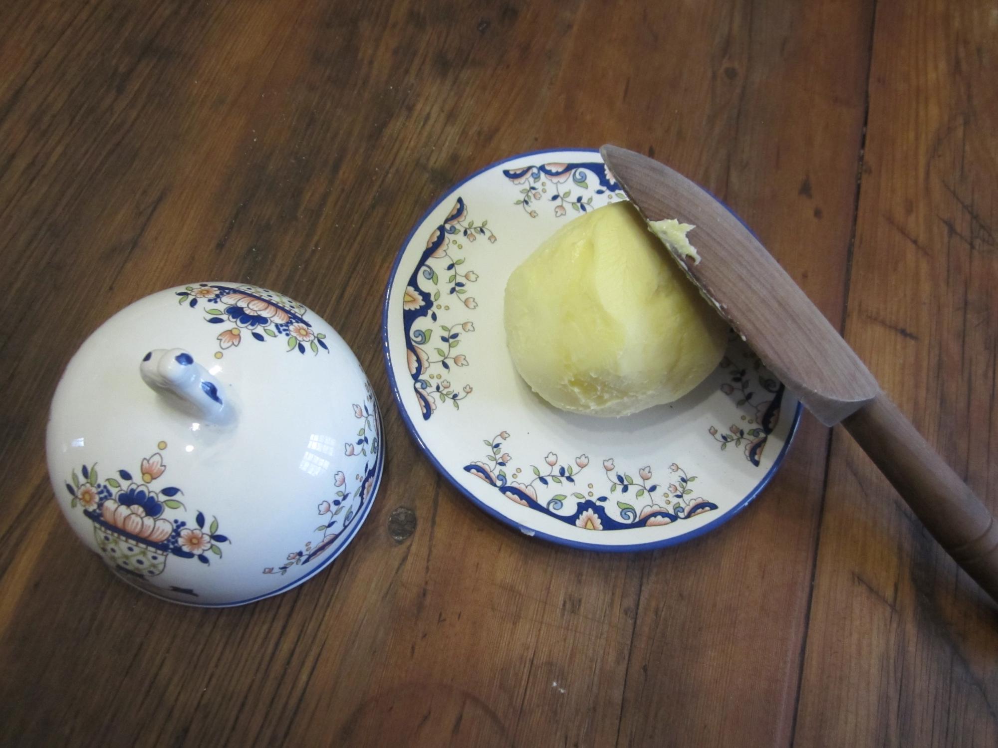 Fabrication du beurre à la baratte