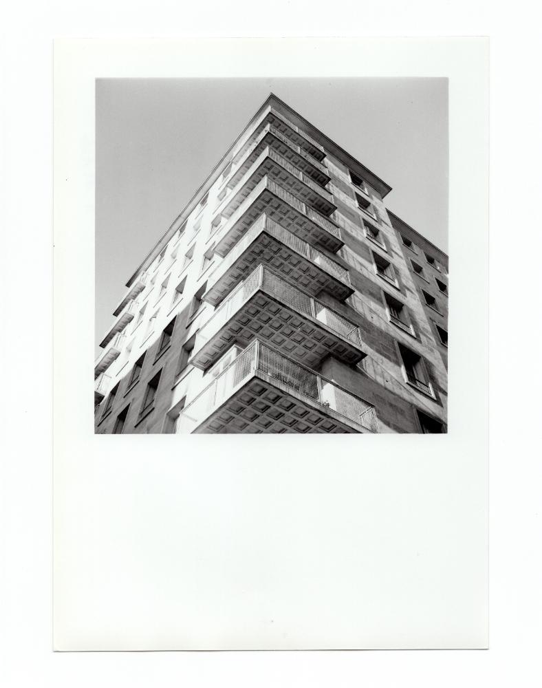 Les balcons d'angle des tours « Marine » avec leurs « sous-faces » sculptées.