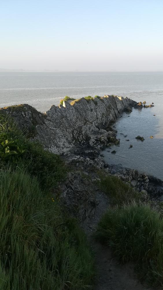 Marée haute à la Pointe du Grouin du sud à Saint-Léonard