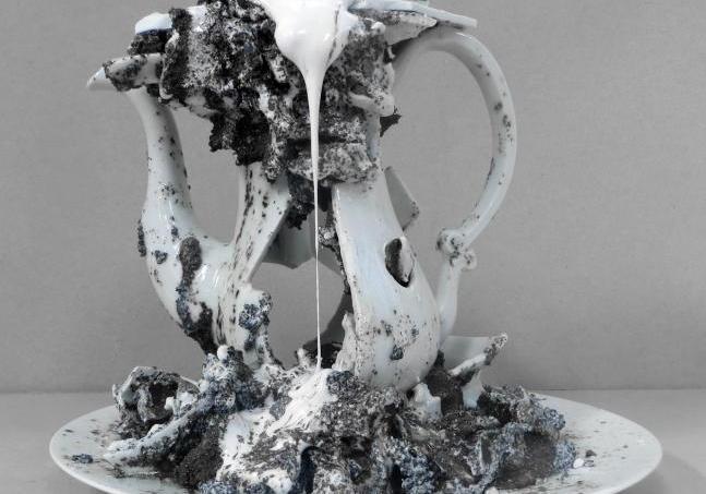 Peter Briggs, Céramique sans titre, 2018-2019, porcelaine, grès noir, chamottes, corindon, émaux, cuisson grès. Collection de l'artiste.