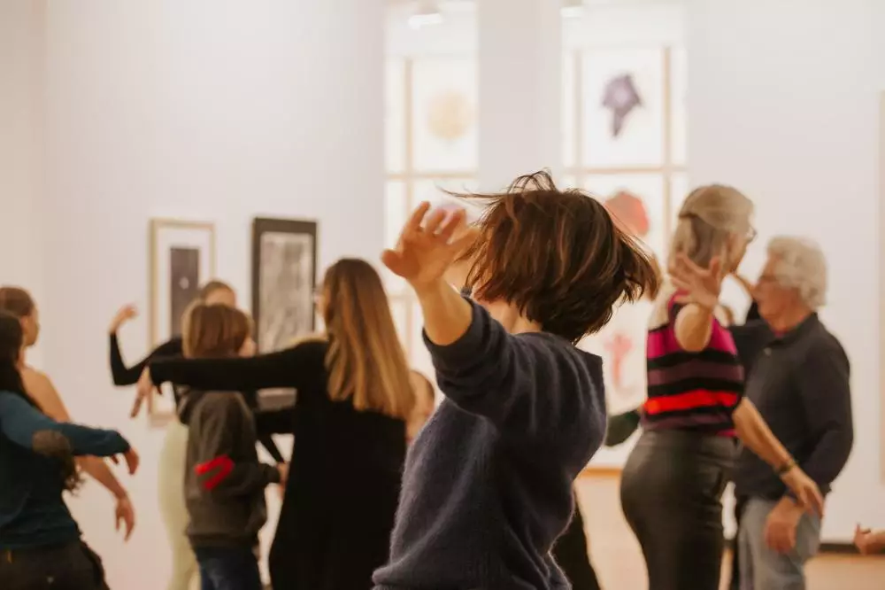 Visite dansée © Cécile Shuhmann, MBA Caen. 